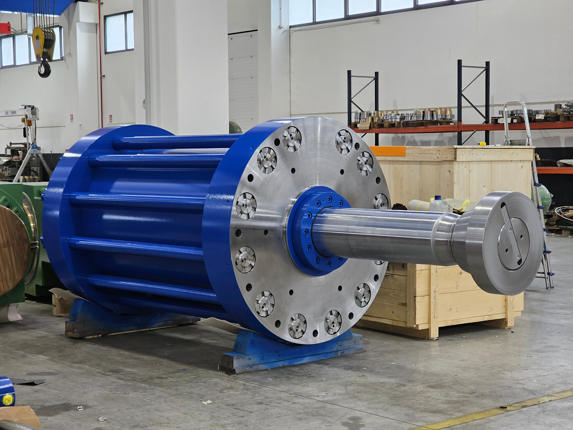 FOSSA blue hydraulic expander cylinder with large machined flange